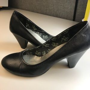 BOGO American eagle pumps
